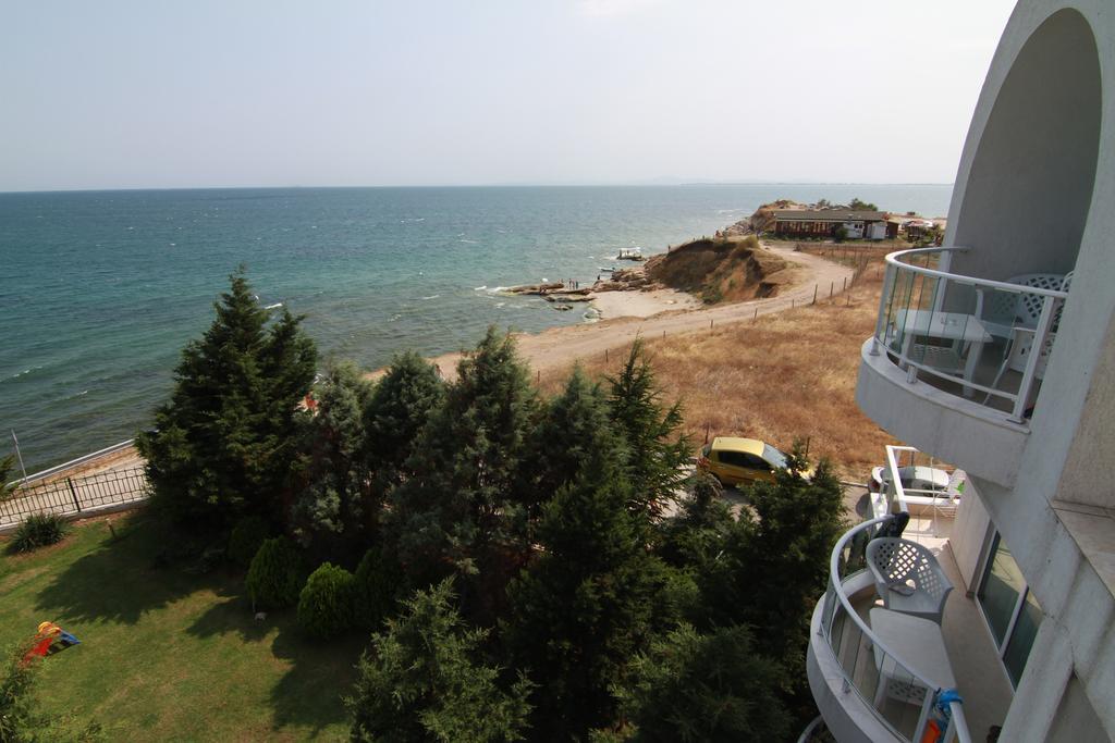 Peter Hotel Равда Экстерьер фото